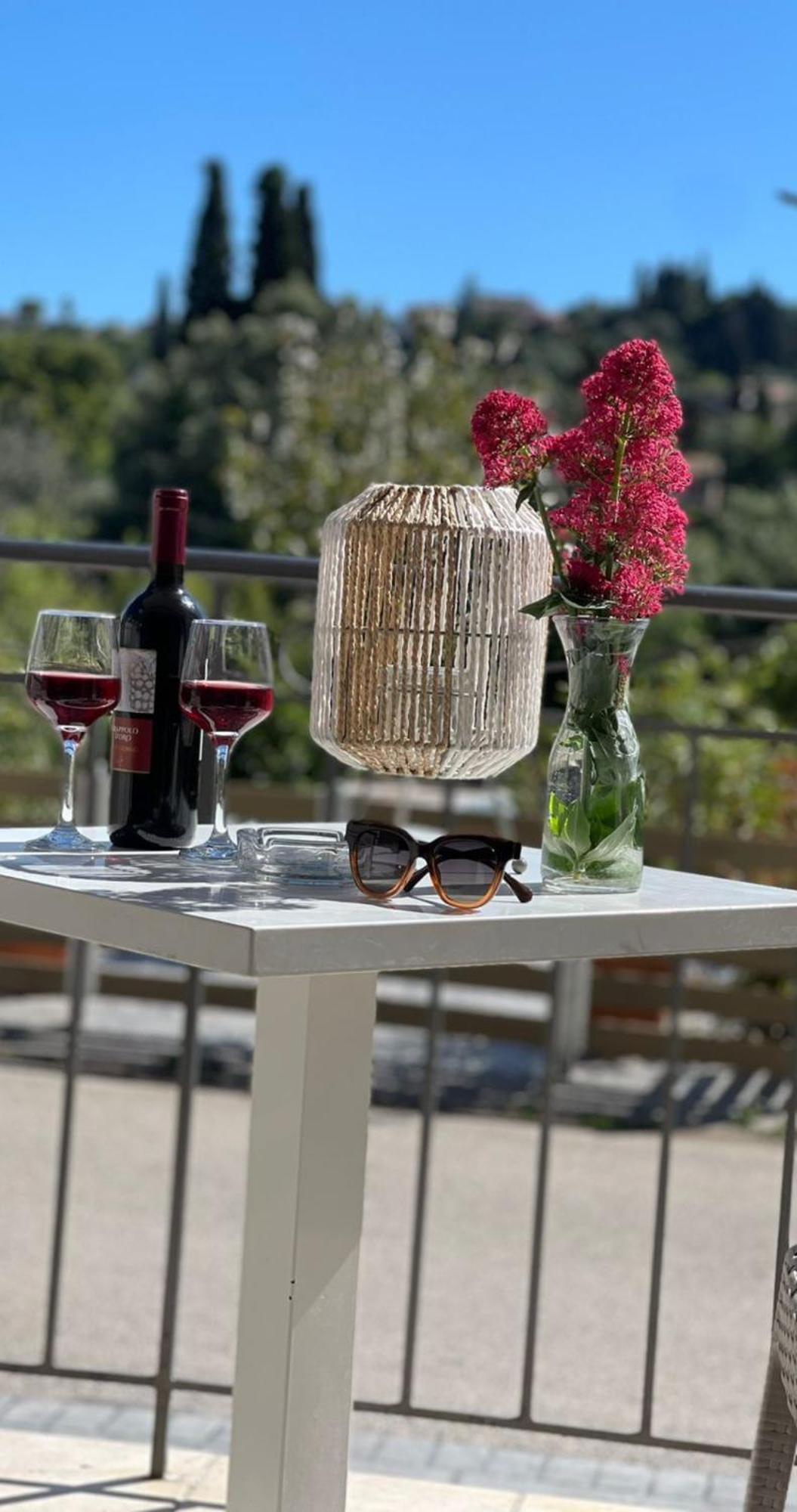 Georgia'S Apartments, Ipsos Corfu ภายนอก รูปภาพ
