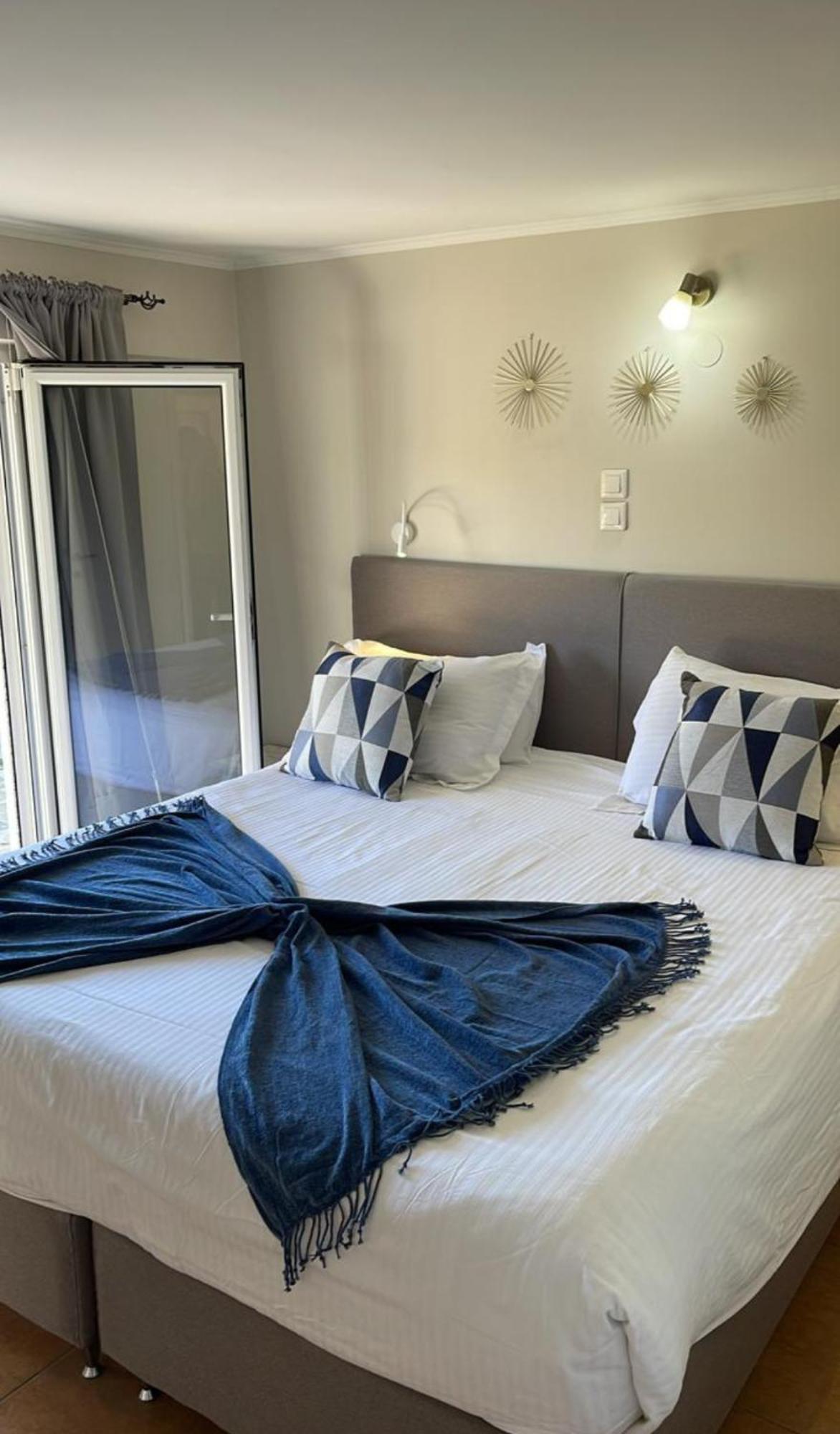 Georgia'S Apartments, Ipsos Corfu ภายนอก รูปภาพ